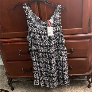 Black and white patterned sleeveless dress
